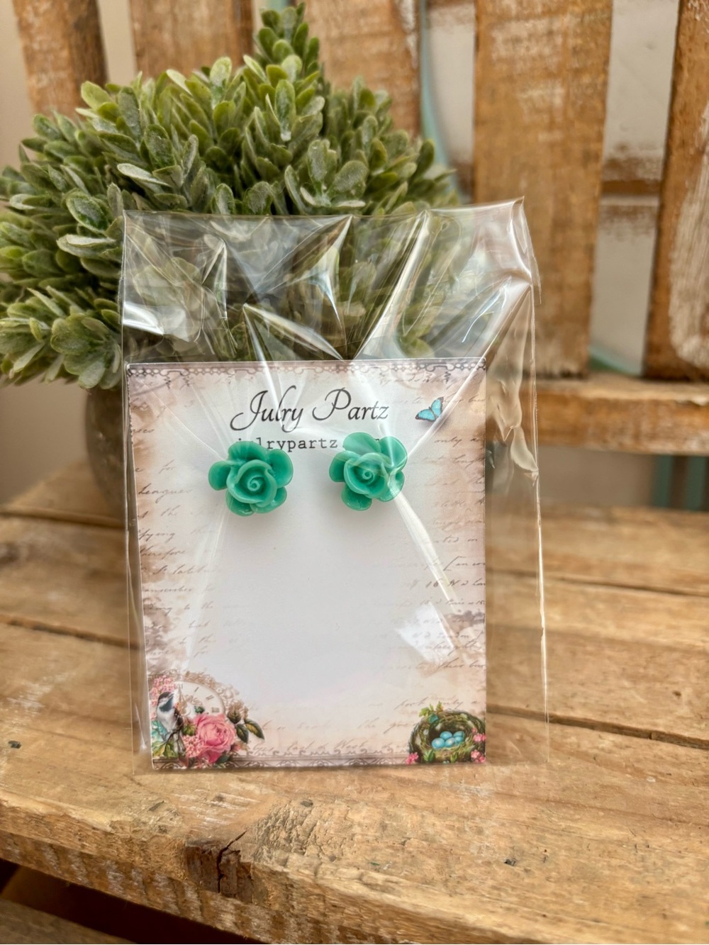 Julry Parts Women’s Flower Turquoise Stud Earrings NEW! - Picture 3 of 3